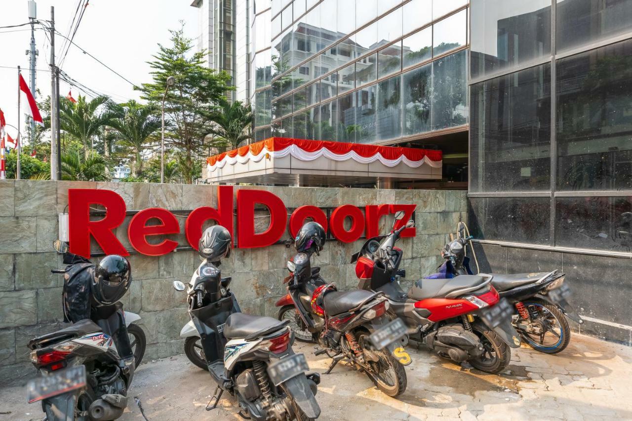 RedDoorz Plus near Taman Ismail Marzuki Cakarta Dış mekan fotoğraf